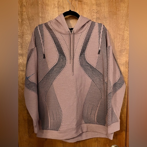 Nike Tops - Nike Sweatshirt